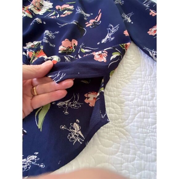 Fun2Fun Navy Blue Floral Print V-Neck Blouse Top Size Small NWOT - Picture 9 of 14